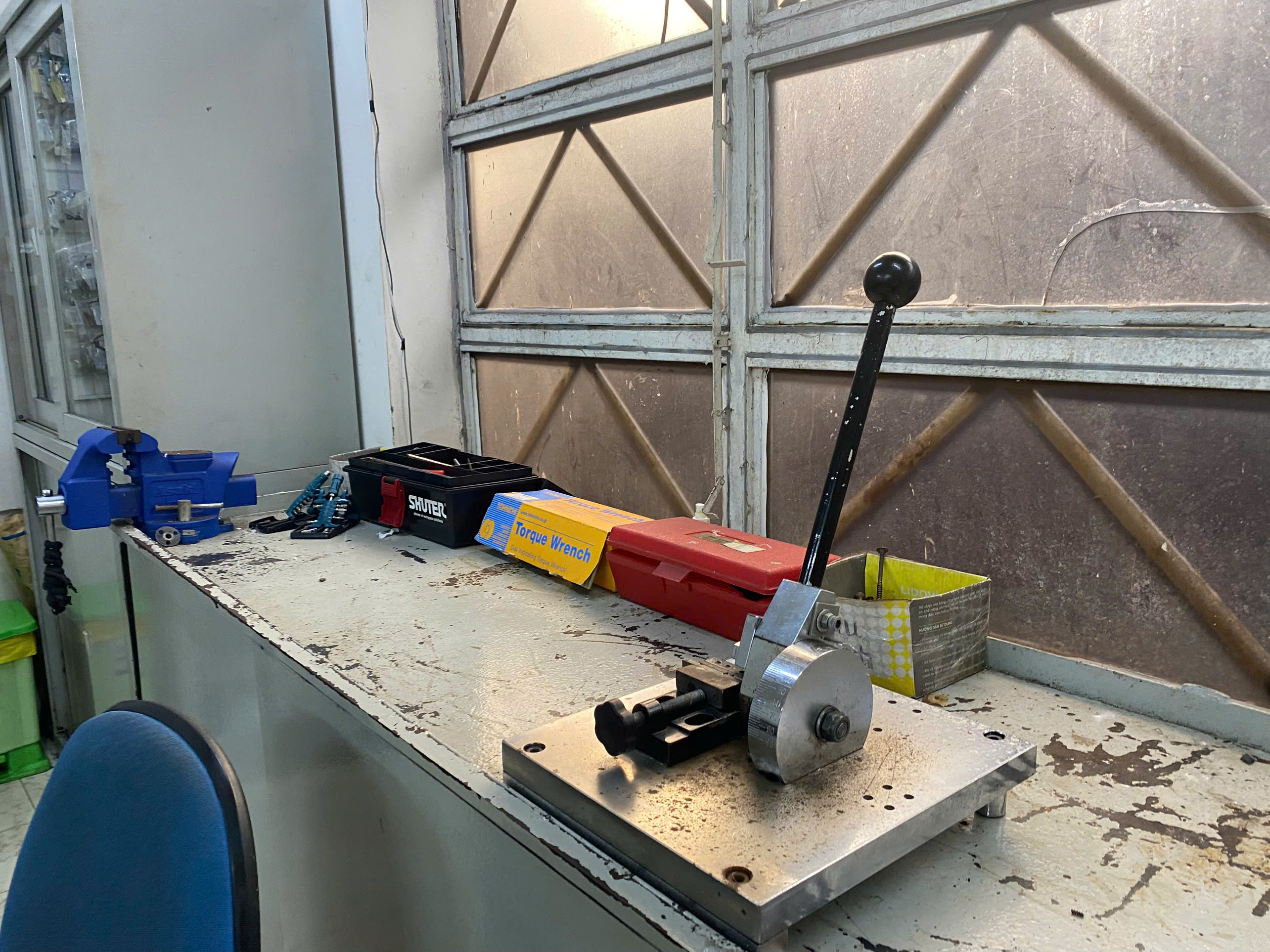 Bench Vise, Thread Gauge, Torque Wrench